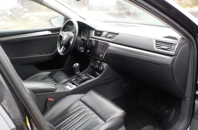Skoda Superb cena 37900 przebieg: 405193, rok produkcji 2017 z Krynki małe 407
